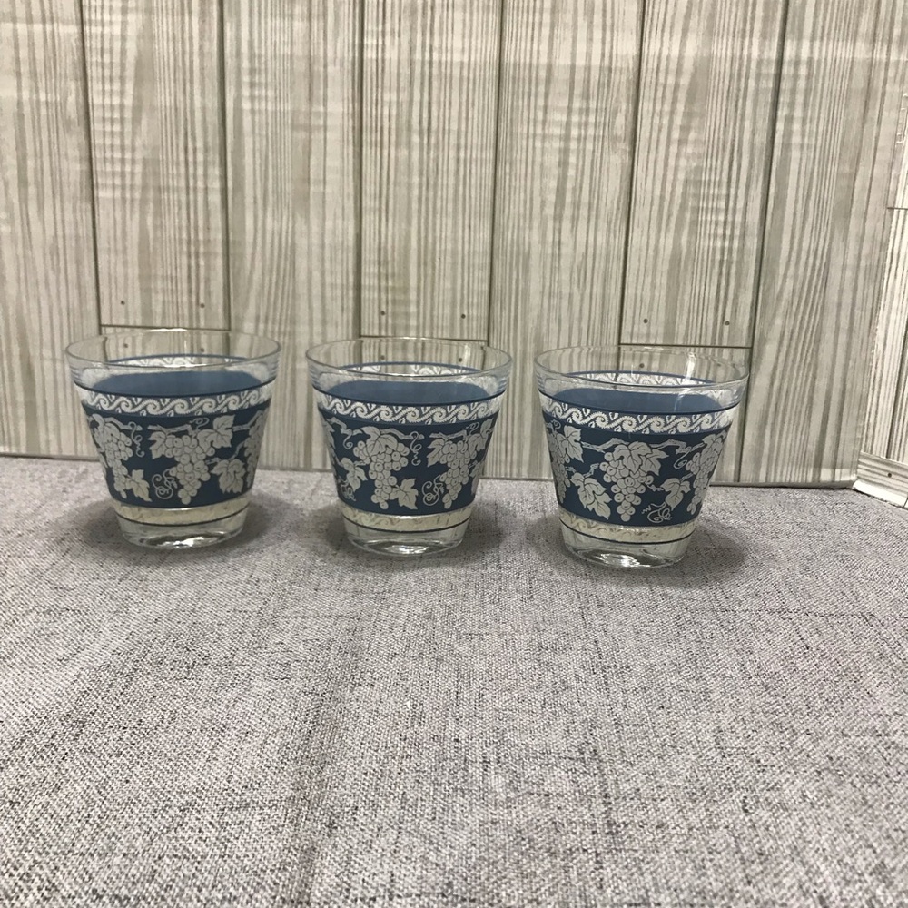 Set of 3 Vintage Hazel Atlas “Wild Grapes” pattern.